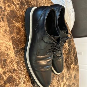 7011 men’s Kenneth Cole black leather dress shoe size 8.5